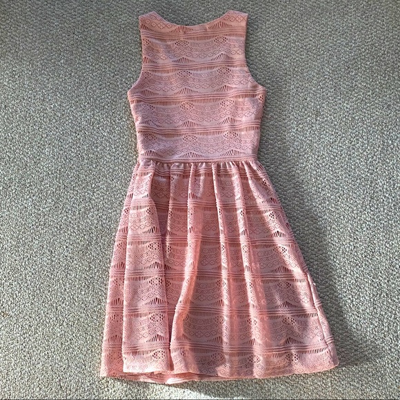 Lace designed dress blush pink! - Picture 2 of 2